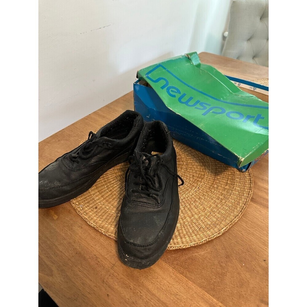 Vintage Newsport Men’s size 8.5 Black sneakers
